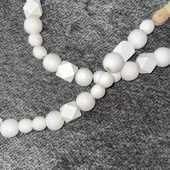 * Distressed White Wood Beaded Jute Twine With Tassels Garland Decor NEW - Picture 2 of 5